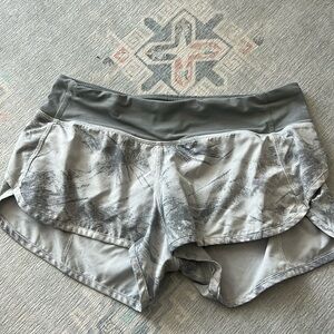 Lululemon Speed-Up Shorts lined 2.5in size 4